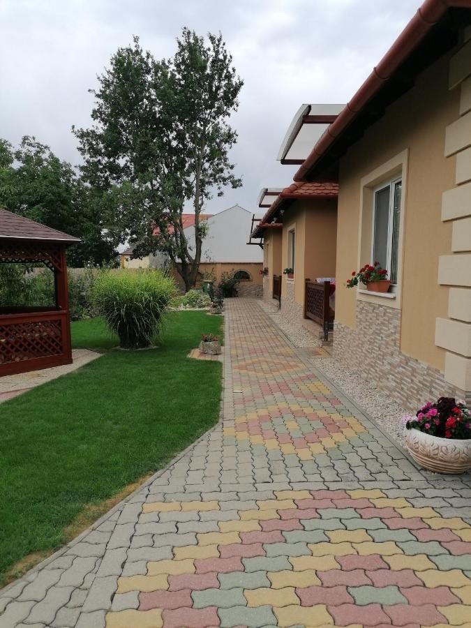 Kaktuszvirág Apartmanház Hajdúszoboszló Exterior foto