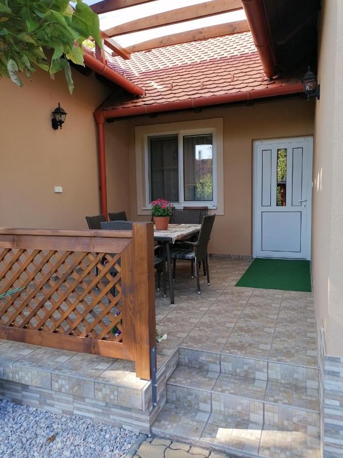Kaktuszvirág Apartmanház Hajdúszoboszló Exterior foto