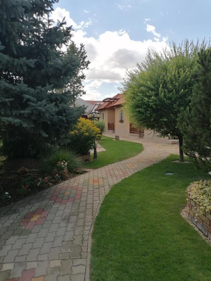 Kaktuszvirág Apartmanház Hajdúszoboszló Exterior foto